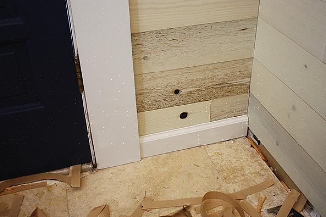 Kuinka vierekkäiset jalkalistan muovikappaleet leikataan